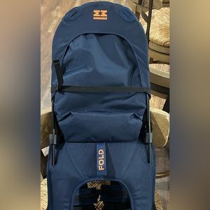 MiniMeis G4 Shoulder Carrier.